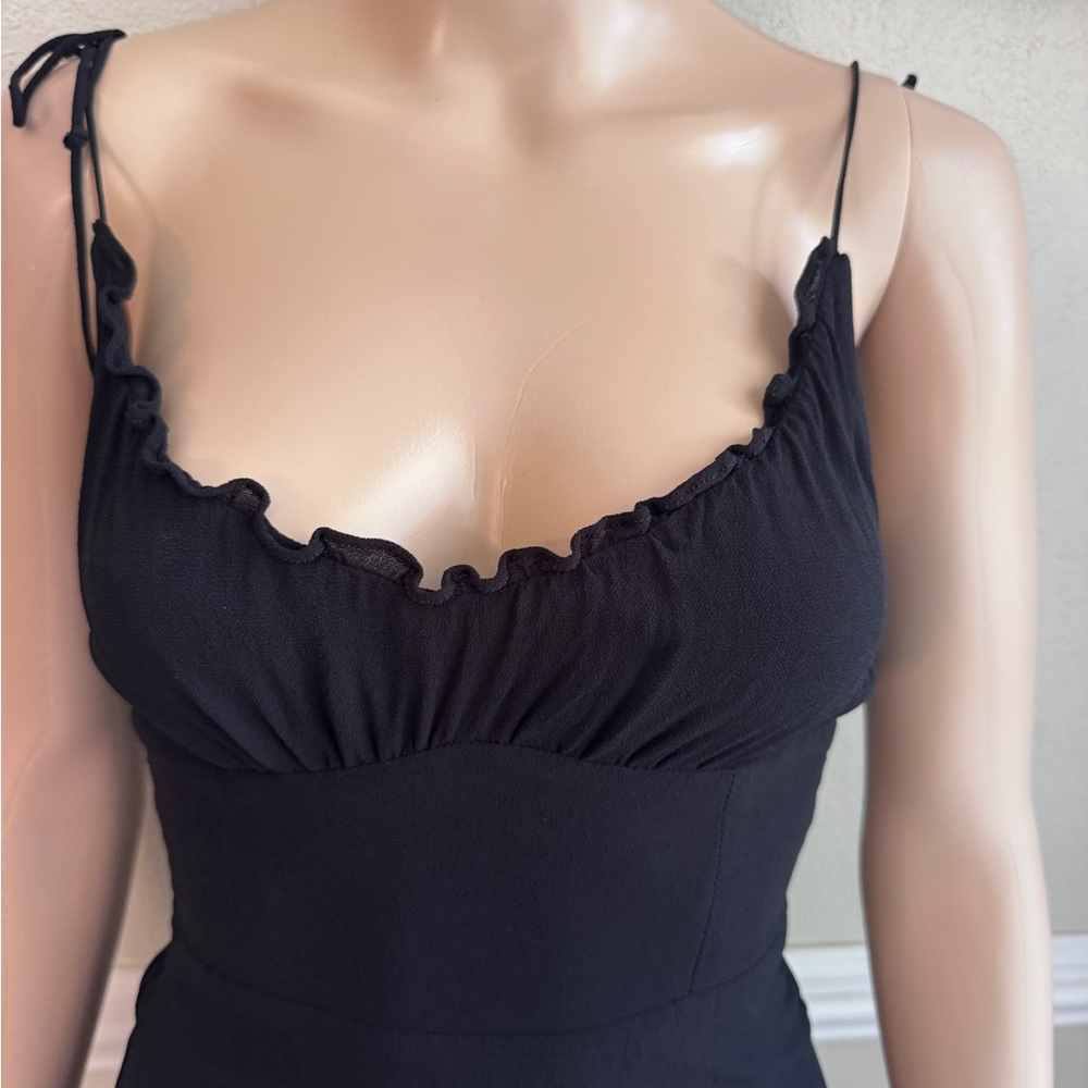 Reformation Black Ruffled 𝐌𝐈𝐍𝐈 𝐃𝐑𝐄𝐒𝐒 𝐒𝐈𝐙𝐄 𝟒 𝐋𝐈𝐊𝐄 𝐍𝐄𝐖 - Picture 7 of 10